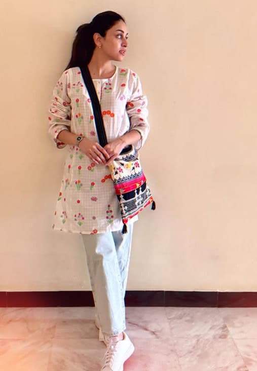 Anmol Baloch Dresses in Neeli Kothi